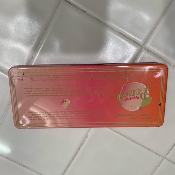 Too Faced Peach eyeshadow palette - Picture 2 of 7